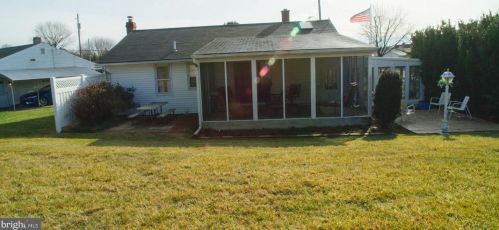 22 Lincoln Dr, Hanover PA 17331-4906 exterior