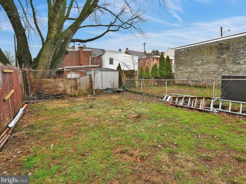 638 High St, Lancaster PA  17603-5525 exterior