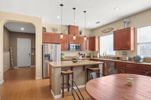 1072 La Paloma St, Turlock CA  95382-0485 exterior