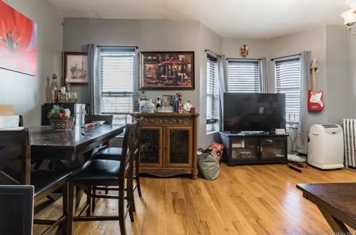 585 Van Nest Ave, Bronx NY 10462-3937 exterior