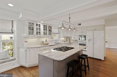 1539 Blue Meadow Rd, Rockville MD 20854-2622 exterior