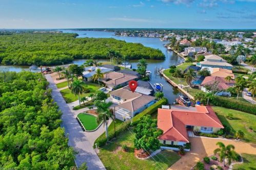 2120 Sandpiper St, Naples FL 34102-1505 exterior