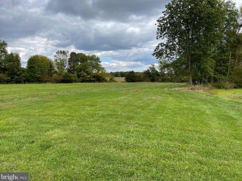 998 Plunkert Rd, Littlestown PA 17340-9643 exterior