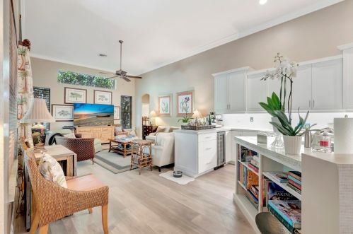 52 Lk Eden Dr, Boynton Beach FL 33435-8666 exterior