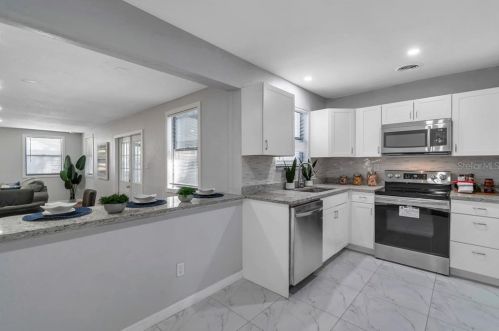 718 Riv Dr, Tampa FL 33617-7857 exterior