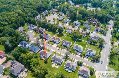 16 Sonia Ct, Edison NJ 08820-4443 exterior