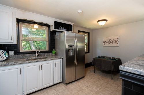 391 Massachusetts Ave, West Springfield MA 01089-2412 exterior