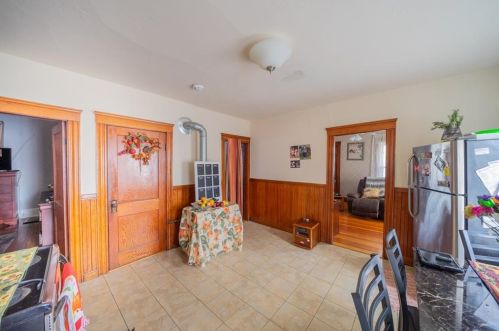 363 Logee St, Woonsocket RI 02895-6031 exterior