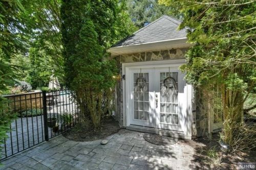 469 Saddle Riv Rd, Upper Saddle River NJ 07458-1774 exterior