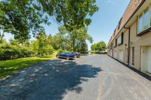 5725 Euclid Ave, Milwaukee WI  53219-4352 exterior