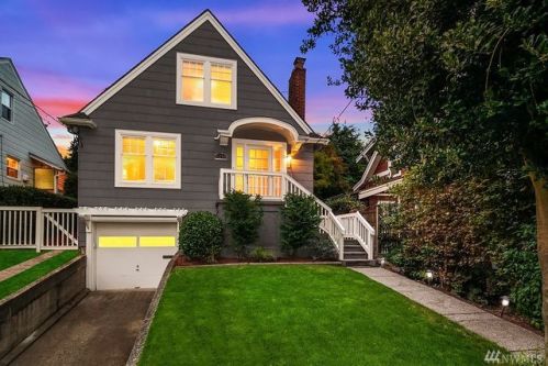 6210 28 Ave, Seattle WA  98115-7117 exterior