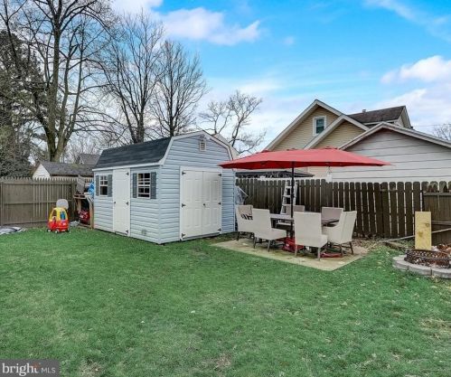 521 Riv Dr, Camden NJ 08110-2917 exterior