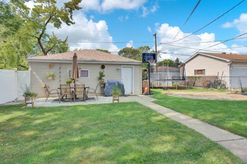 2844 12 Ave, Broadview IL 60155-4839 exterior