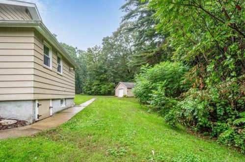 5 Bailey Rd, Enfield CT 06082-4818 exterior