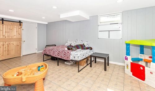 604 Forest Glen Rd, Silver Spring MD 20910-1122 exterior