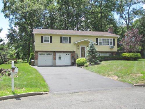 18 Connecticut Ct, Valley Cottage NY exterior