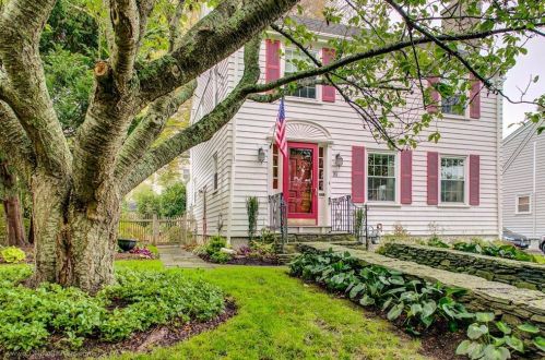 51 Harrison Ave, Middletown, RI 02840-3883