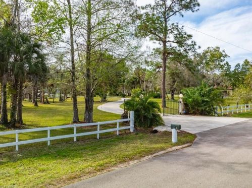 2550 16th Ave, Naples, FL 34120-5492