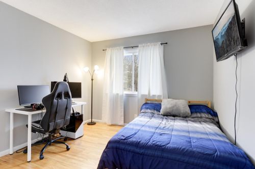 981 Cortland Dr, Saint Paul MN 55124-8910 exterior