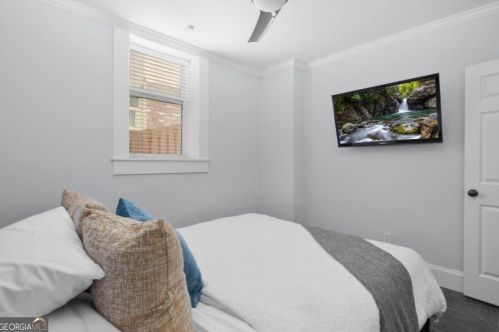 560 Morgan St, Atlanta GA 30308-2821 exterior