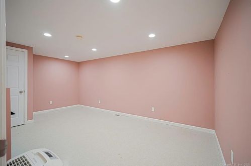 81 Rte 80, Deep River CT 06419-1429 exterior