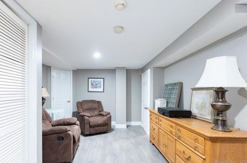 35 Red Oak Hl, Torrington CT 06790-8080 exterior