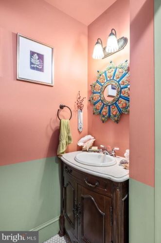 1129 Christian St, Philadelphia PA 19147-3710 exterior