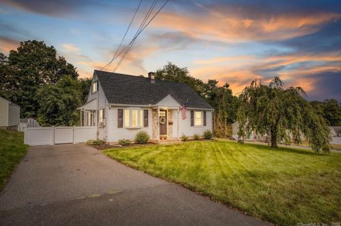 11 Claremont Ave, Enfield CT 06082-3727 exterior