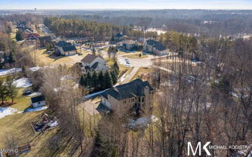 1860 Tall Pne Dr, Grand Rapids MI 49546-7923 exterior