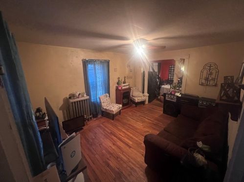 524 Westfield St, West Springfield MA 01089-3865 exterior