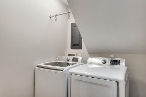 1998 Gainsborough Dr, Atlanta GA 30341-1017 exterior