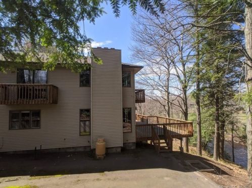 13 Bailey Rd, Enfield CT 06082-4818 exterior