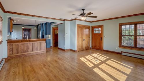 725 Lk Vw Ave, Milwaukee WI 53217-4857 exterior