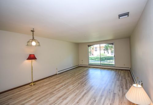 4200 Rivers Edge Cir, Milwaukee, WI 53209-1122