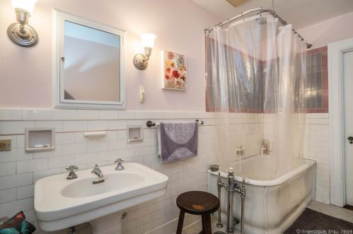 160 Oxford St, Hartford CT 06105-2514 exterior