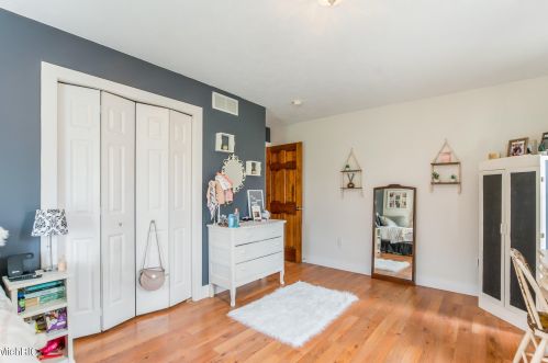 1758 Starr View Ln, Middlevle MI 49333-8061 exterior