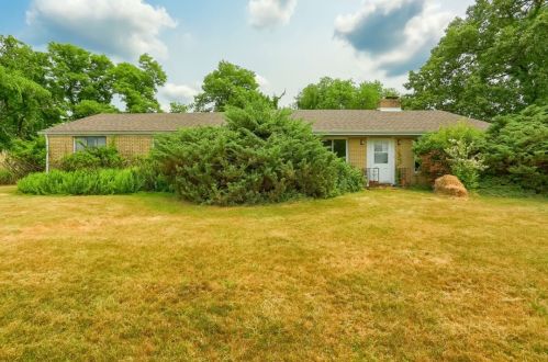 5714 Montour Rd, Gibsonia PA 15044-8113 exterior