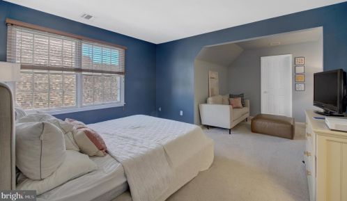 5 Cobblestone Ct, Columbus NJ 08022-1969 exterior