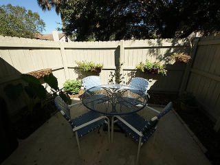 2 Maplecrest Dr, Charleston SC  29412-3750 exterior