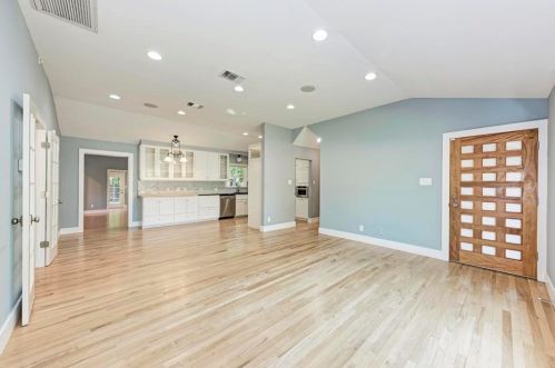 6105 Belfast Dr, Austin TX 78723-1117 exterior