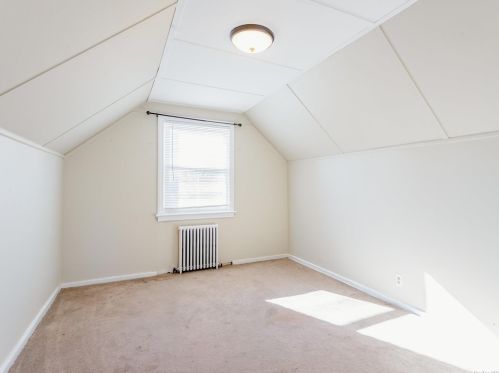 128 Casper St, Valley Stream NY 11580-3606 exterior