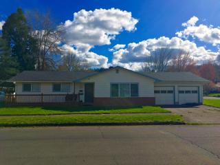 1190 25th Ave, Eugene OR  97405-2223 exterior