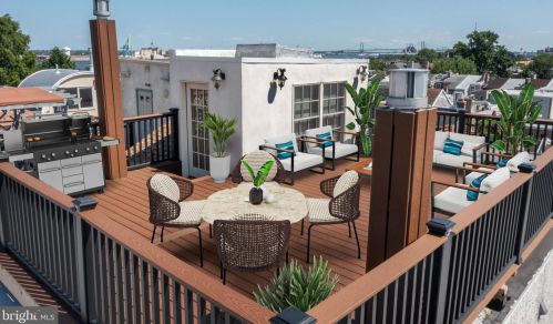 124 Bainbridge St, Philadelphia PA 19147-1866 exterior