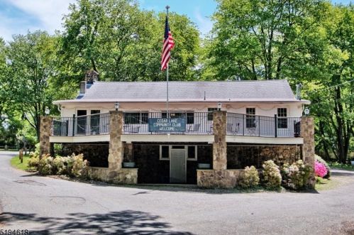 22 Cedar Lk, Parsippany NJ 07834-1805 exterior