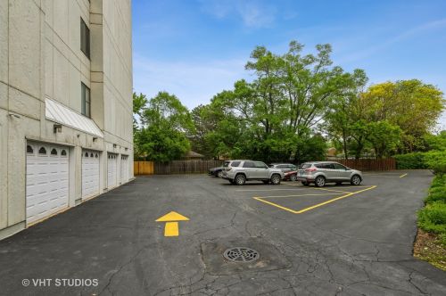 7131 Caldwell Ave, Chicago IL 60646-1002 exterior