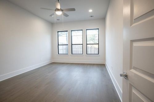 2011 Belford Dr, Austin TX 78757-8207 exterior