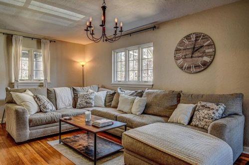 250 Cascade Rd, Pittsburgh PA 15221-4464 exterior