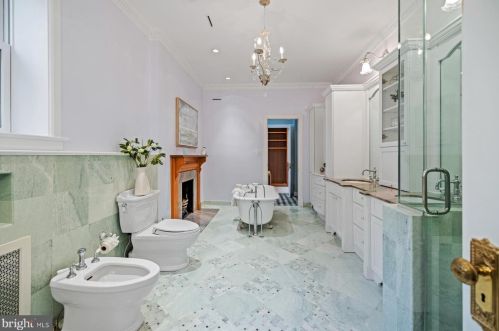 2010 Hillyer Pl, Washington DC 20009-1006 exterior