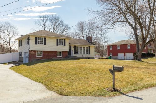 18 Jackson Dr, Poughkeepsie, NY 12603-5724