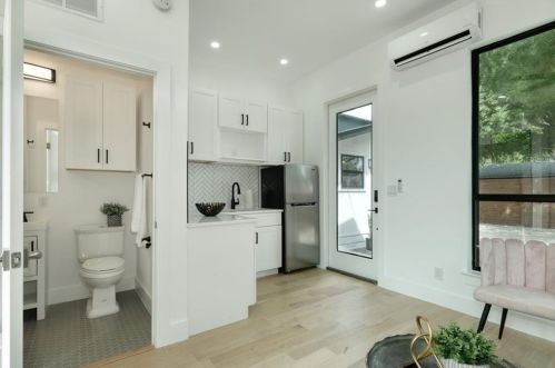 1113 Estes Ave, Austin TX 78721-2629 exterior